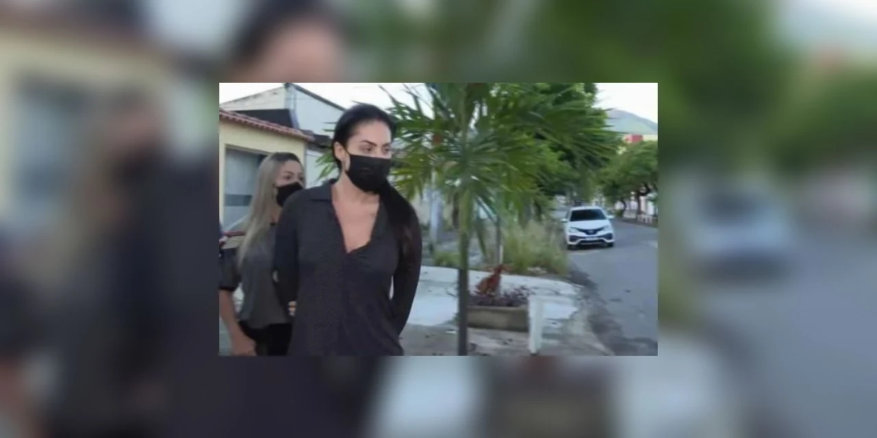 Advogados de Monique mãe de Henry entregam carta na delegacia com nova versão da história