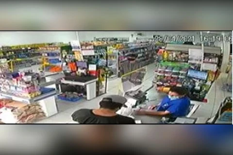Câmeras de segurança flagram assalto à mercado em Pirai do Sul