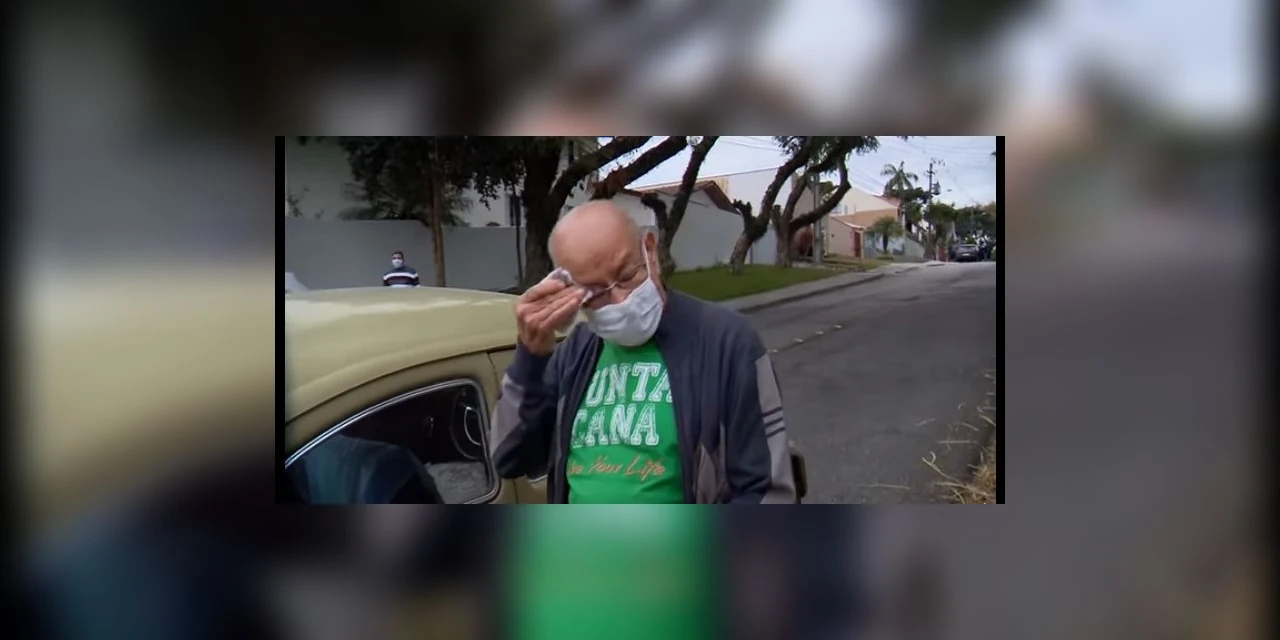 Professor vende fusca para pagar contas, mas tem carro devolvido por alunos que fizeram vaquinha