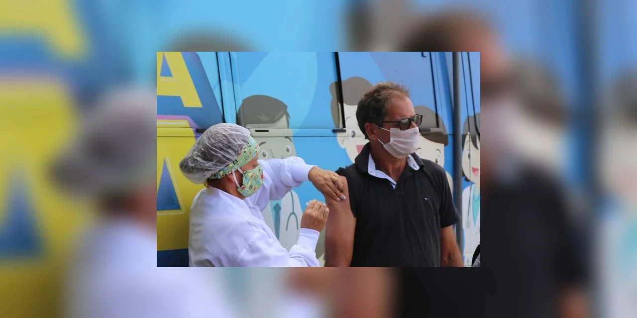 Prefeitura realiza mutirão de vacinação contra covid para pessoas de 60 a 62 anos no fim de semana
