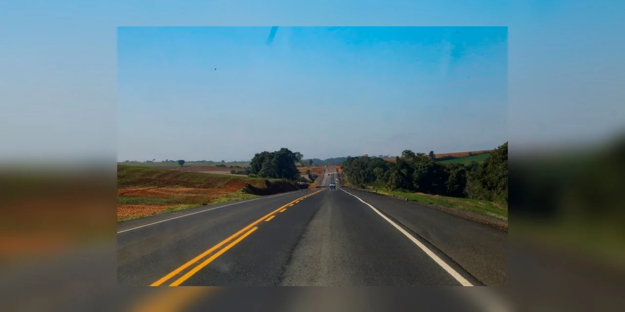 Governador entrega primeiro trecho da pavimentação entre Irati e São Mateus do Sul