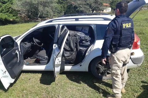 Polícia apreende carga de vinho argentino com valor estimado de 100 mil reais