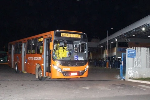 Ponta Grossa amanhece sem ônibus do transporte coletivo; 100% paralisado