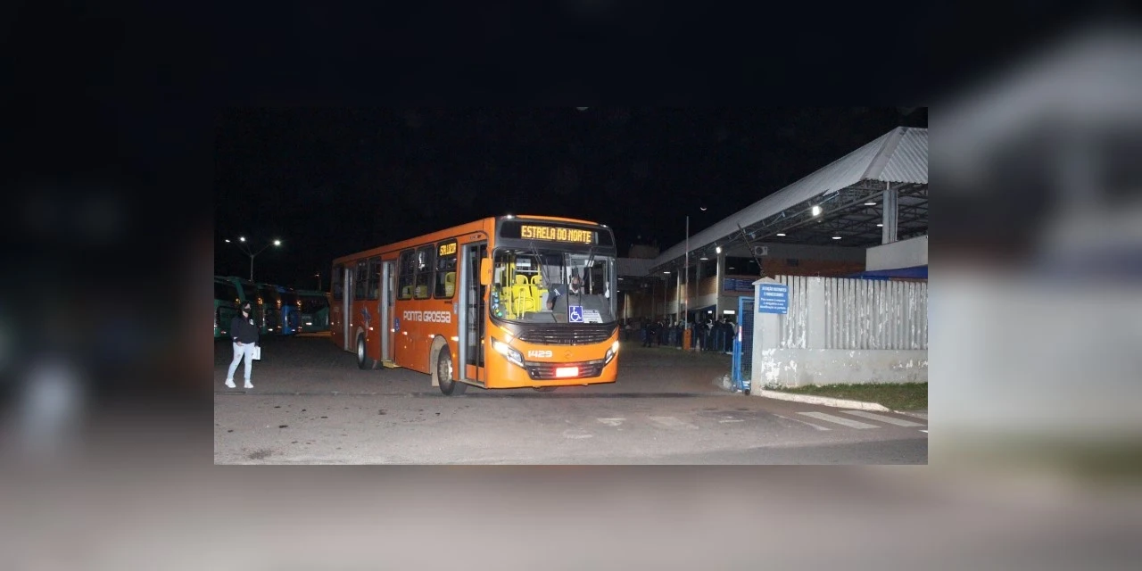 Ponta Grossa amanhece sem ônibus do transporte coletivo; 100% paralisado