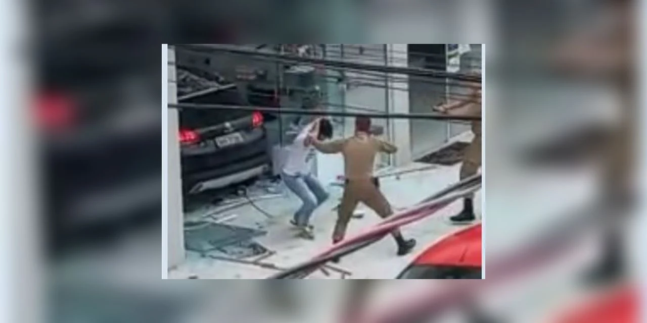 Homem invade salão de beleza com carro para tentar matar a ex-companheira em SC; veja o vídeo!