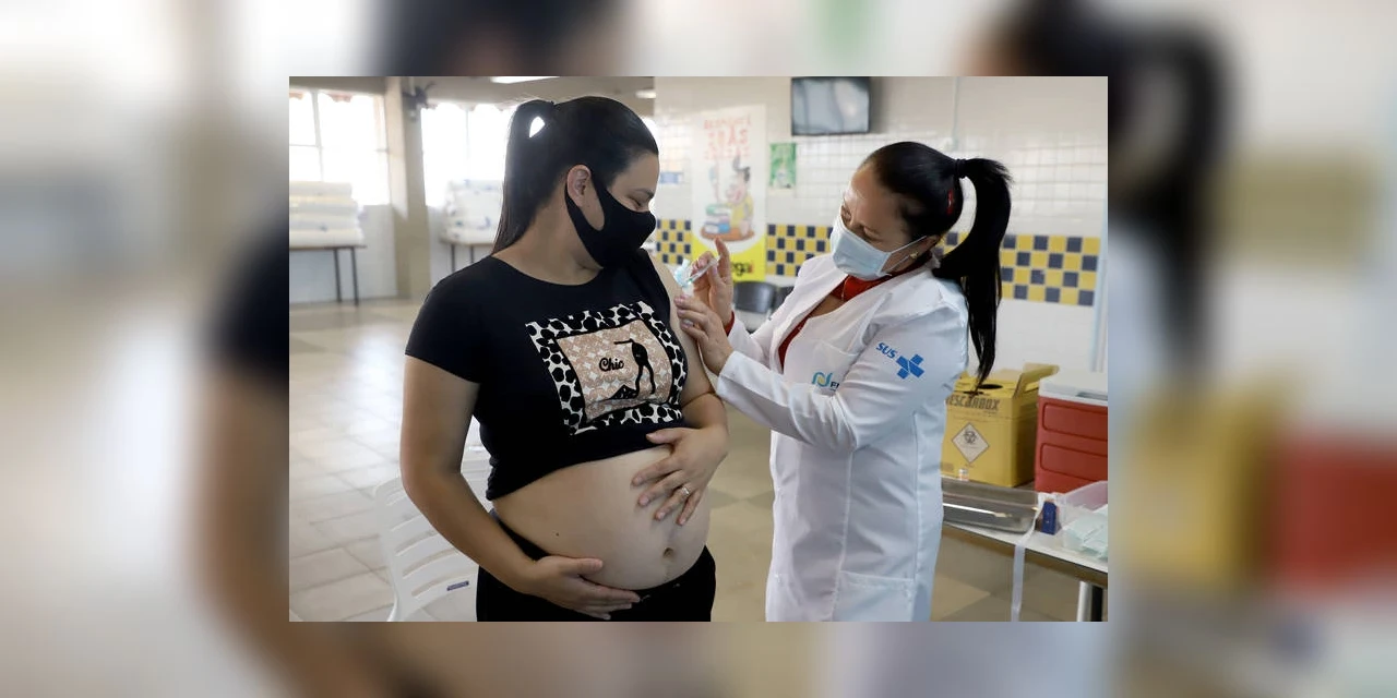 Saúde orienta interrupção da vacinação contra a Covid-19 em gestantes e puérperas sem comorbidades