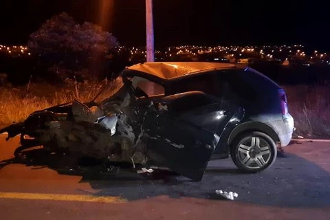 Colisão frontal deixa duas pessoas com ferimentos em Imbituva