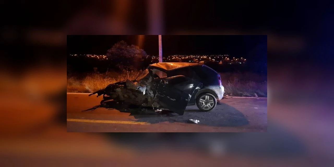 Colisão frontal deixa duas pessoas com ferimentos em Imbituva