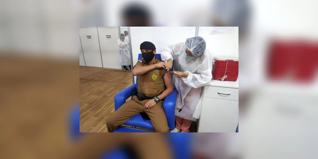Paraná já vacinou 10 mil profissionais de educação e 10 mil de forças de segurança