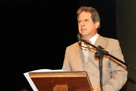 Com mandato ameaçado de cassação, Valtão pede para deixar a Câmara.