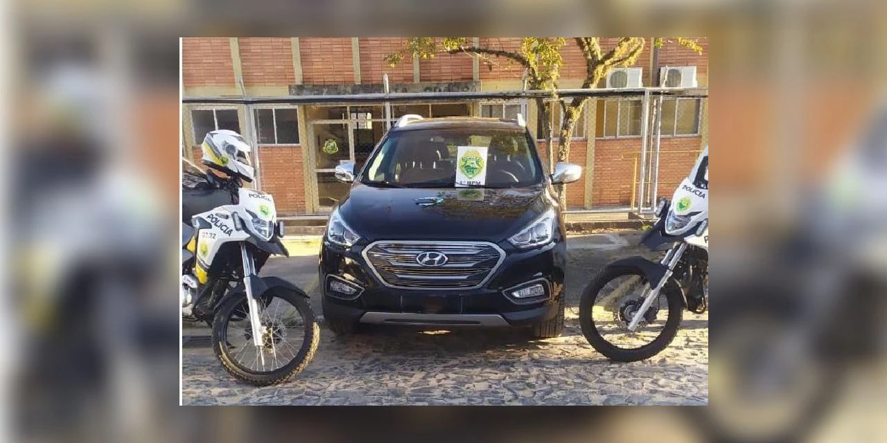 Trio é preso com carro roubado e dinheiro sem procedência em PG