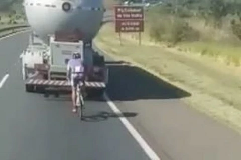 Liga esclarece duvidas após ciclista colocar a vida em risco ao pegar vácuo de caminhão em PG