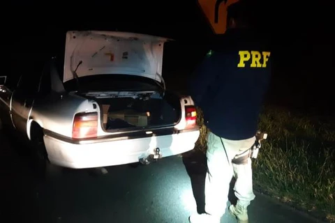 Traficante foge e abandona veículo carregado com mais de 66 quilos de maconha em Palmeira