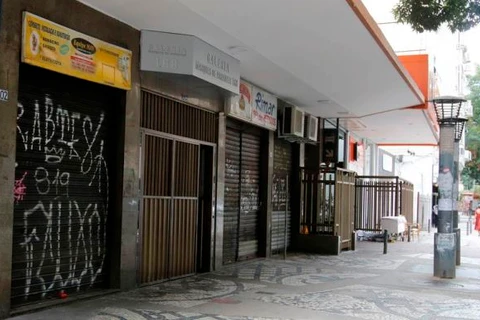 Com alta nos casos de covid, Curitiba entra em bandeira vermelha novamente