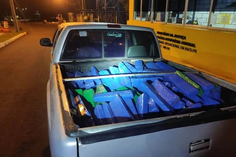 Traficante abandona camionete carregada com mais de 260 quilos de maconha em Palmeira