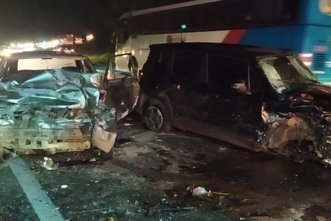 Colisão envolvendo quatro veículos deixa feridos na BR-277, em Palmeira