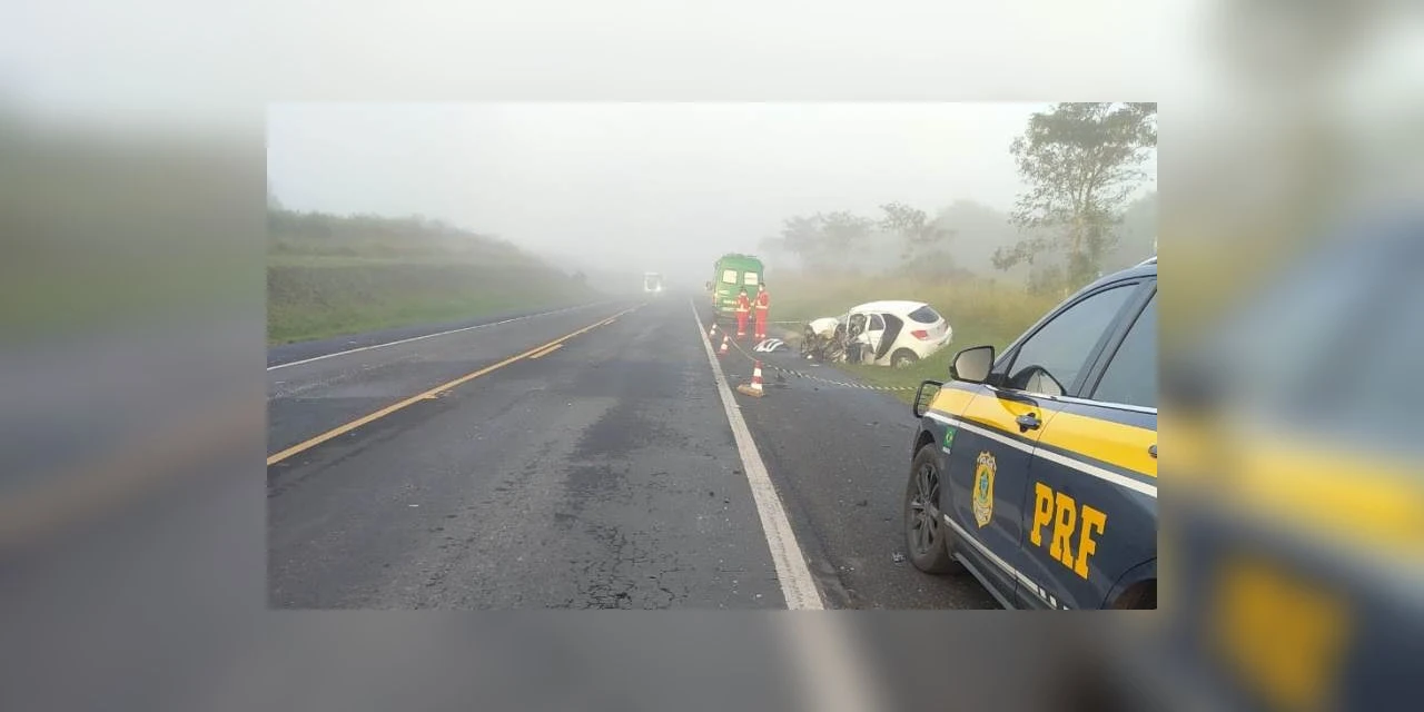 Batida entre carro e caminhão termina com uma morte, em Ipiranga