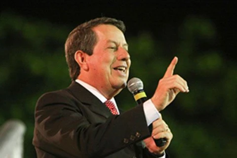 Com covid pastor R.R Soares piora e é entubado no RJ
