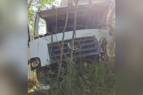 Carga de frango é saqueada após acidente grave em Ortigueira
