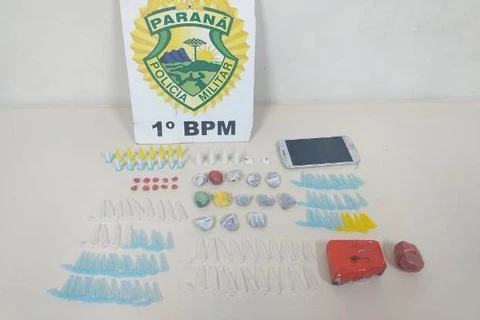 Homem é preso com drogas ao tentar fugir da polícia, em PG