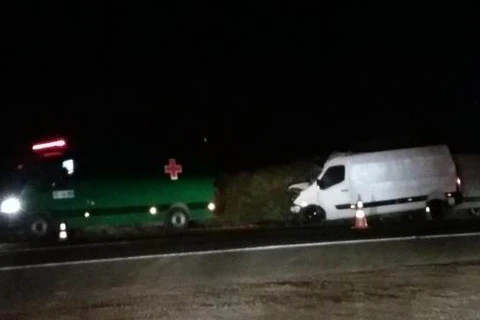 Passageiro de van morre após colisão traseira na BR-277, em Irati