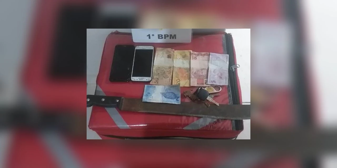 Cinco assaltantes roubam motocicleta de entregador e acabam presos