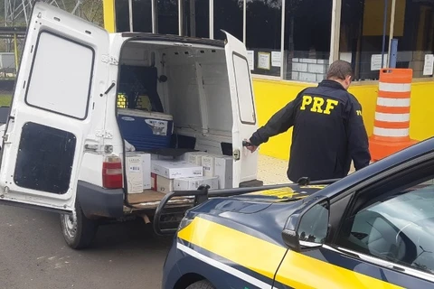 Carga com 220 garrafas de vinhos argentinos é apreendida pela PRF, em Teixeira Soares