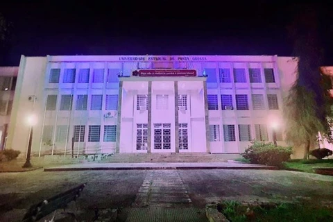 UEPG ilumina prédios e inicia campanha de combate à violência contra idosos