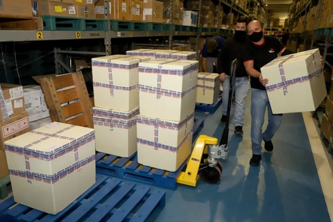 Paraná recebe 234 mil vacinas contra a Covid-19; doses da Pfizer vão para os 399 municípios