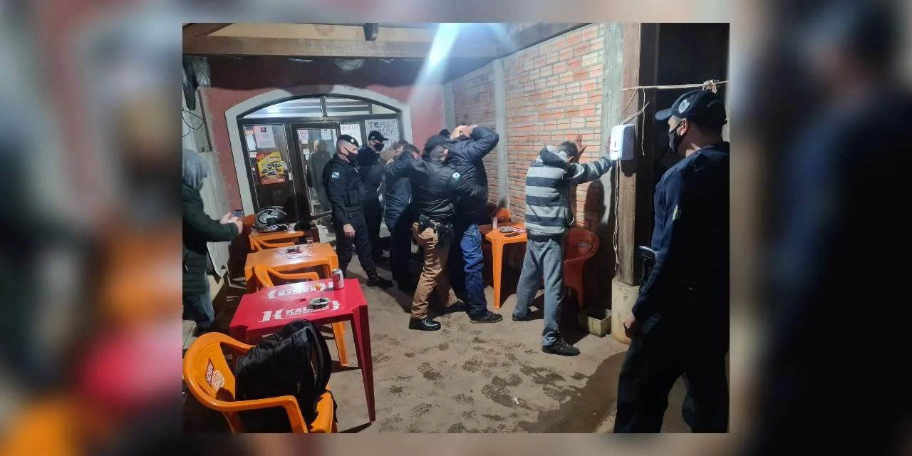 Três estabelecimentos são fechados durante ação integrada de fiscalização urbana em Ponta Grossa