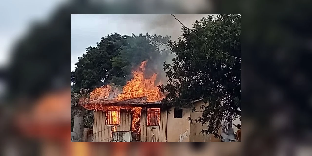 Homem é preso suspeito de atear fogo em casa com a mãe dentro em PG
