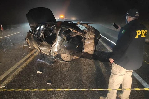 Colisão entre dois veículos deixa um morto e quatro feridos na BR-277 em Palmeira