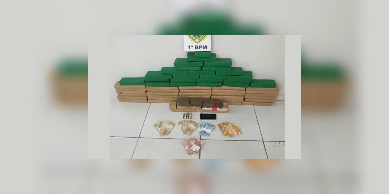 Abordagem do Choque acaba com 43 quilos de maconha apreendidos e rapaz preso em flagrante