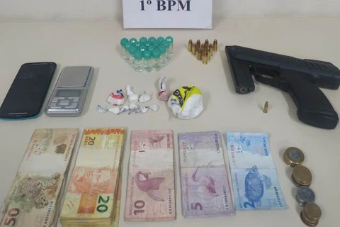 Polícia prende dois homens e flagra comércio de drogas em Ponta Grossa