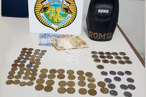 Mulheres são flagradas na madrugada comercializando drogas no centro de PG