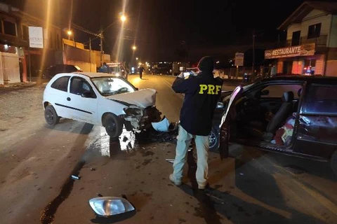 Colisão entre dois veículos termina com quatro feridos em Irati