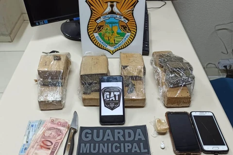 GCM apreende 4 quilos de drogas, em PG