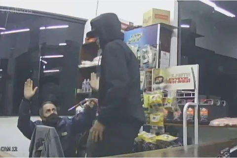 Vídeo mostra ação de criminosos em assaltos a postos de combustíveis na região