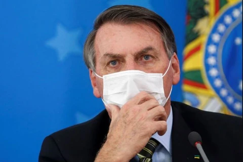 Bolsonaro passa por exames para investigar soluços