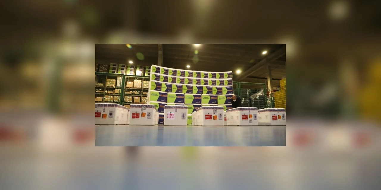 Lote com 235,5 mil vacinas contra a Covid-19 chega ao Paraná nesta quinta-feira
