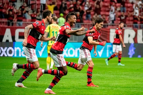 Em Brasília, Mengão goleia o Defensa por 4 a 1 e avança para as quartas da Libertadores