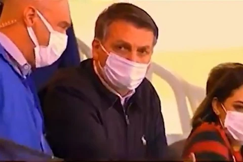 Narrador da Fox Sports ignora presença de Bolsonaro em jogo do Flamengo; veja vídeo