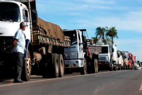 Caminhoneiros preparam protestos contra preço do diesel no domingo