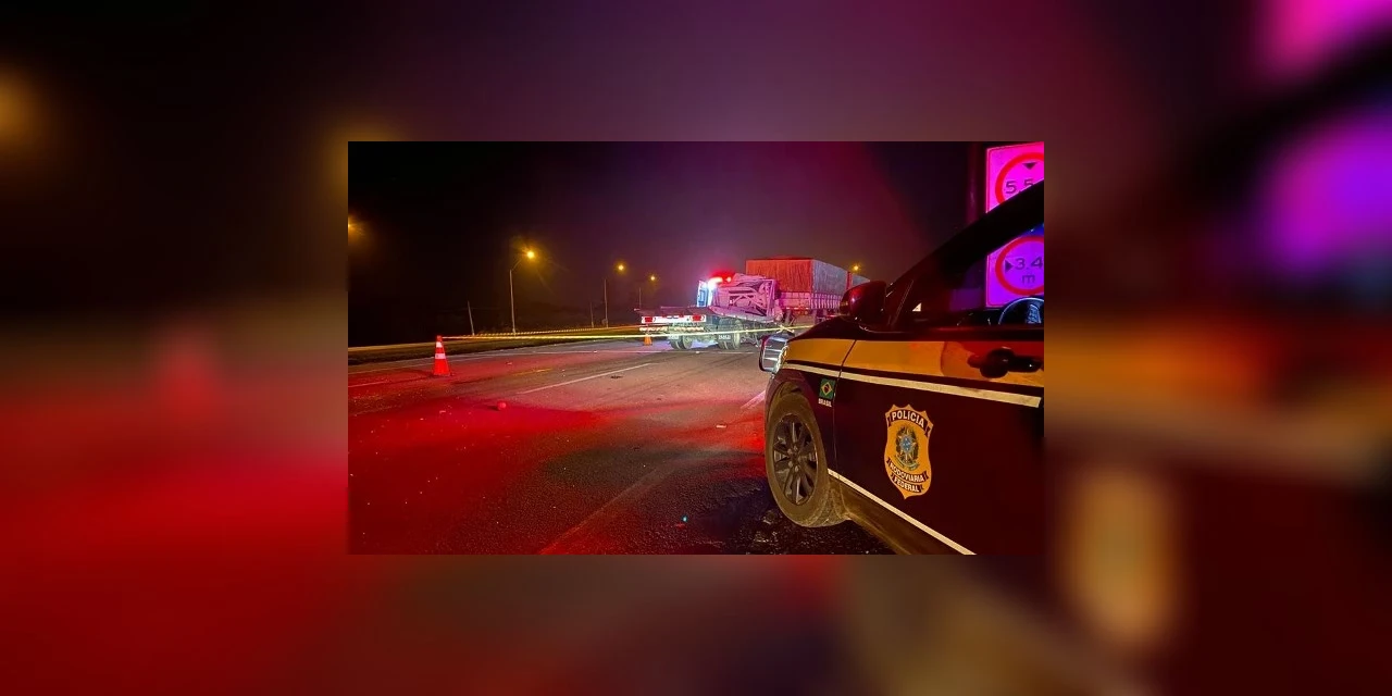 Colisão entre dois caminhões deixa dois mortos na BR-277