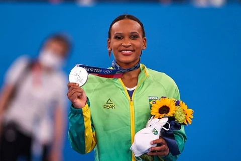 Rebeca Andrade fatura prata, 1ª medalha na ginástica feminina do país