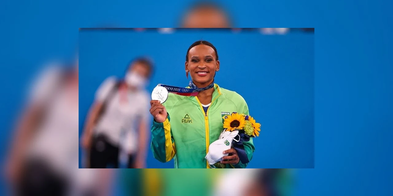 Rebeca Andrade fatura prata, 1ª medalha na ginástica feminina do país