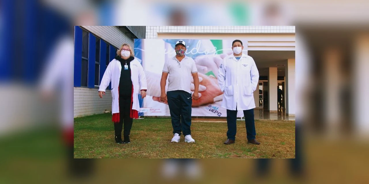 5 anos após acidente, caminhoneiro gaúcho revê equipe do HU-UEPG