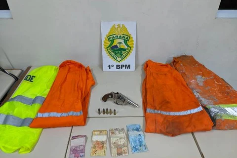 PM encontra arma com suspeitos de roubos em Uvaranas