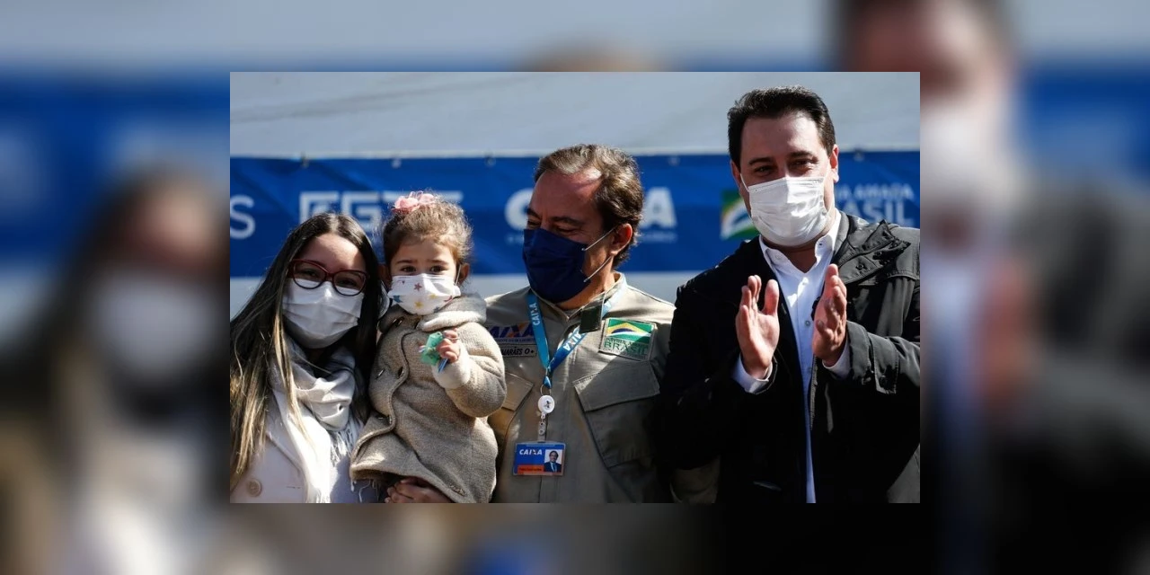 Em Ponta Grossa, governador entrega 454 casas e destaca trabalho intenso pela habitação