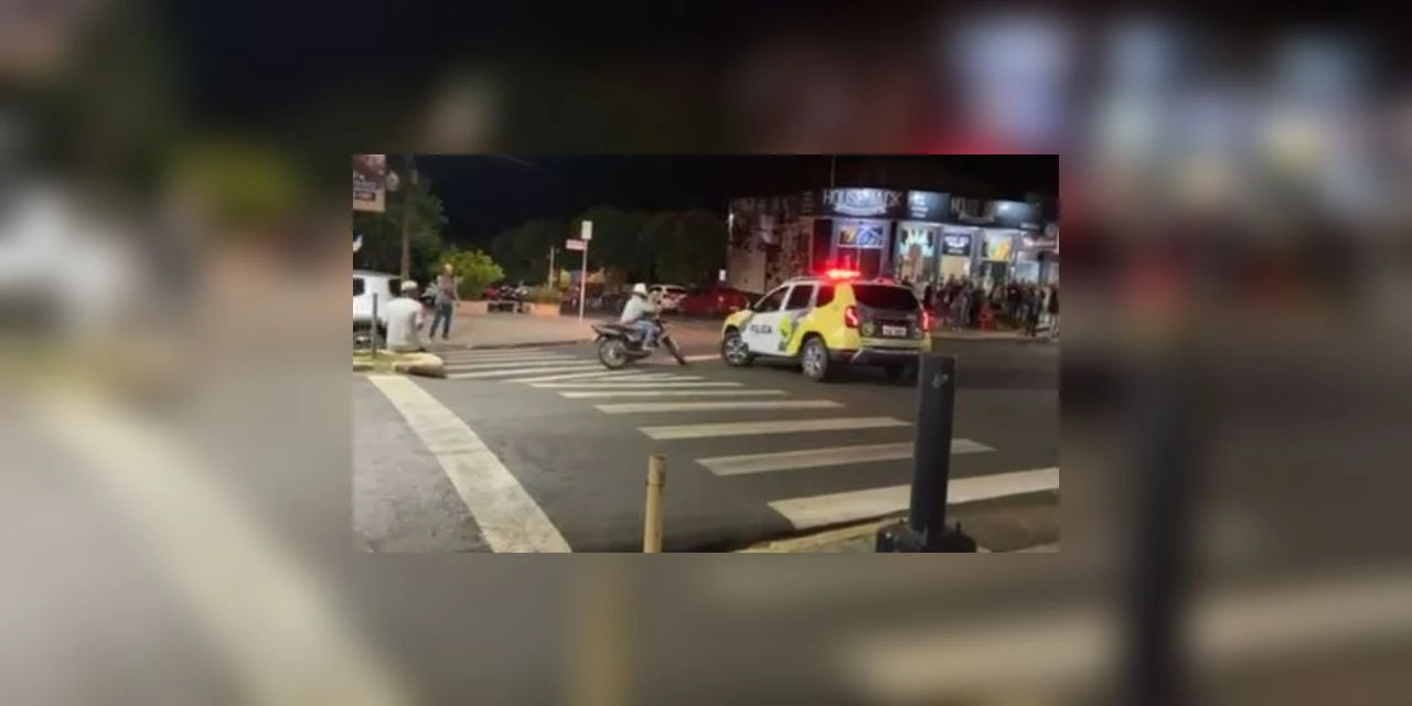 VÍDEO: motociclista leva voadora de PM após perseguição policial